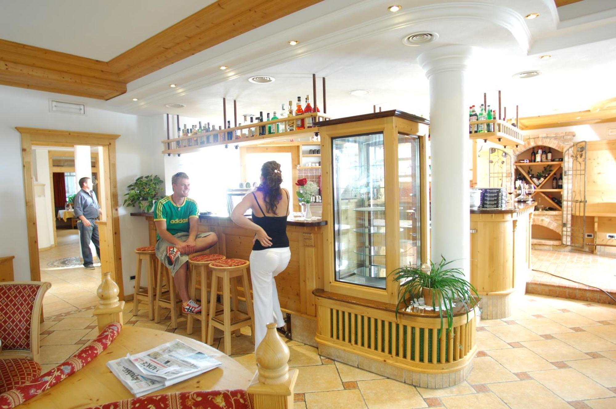 Hotel Falzares San Cassiano  Exterior photo