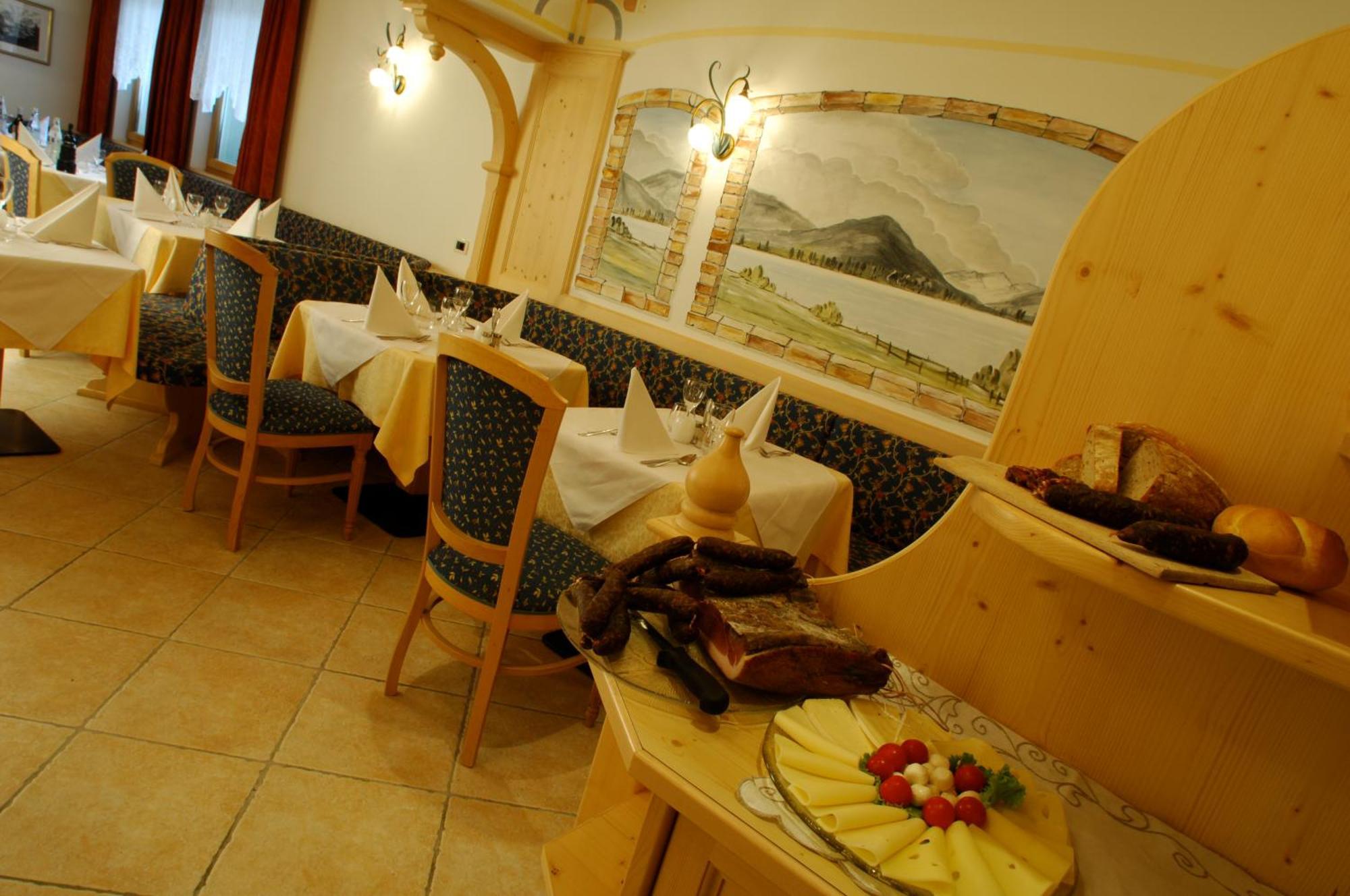 Hotel Falzares San Cassiano  Exterior photo